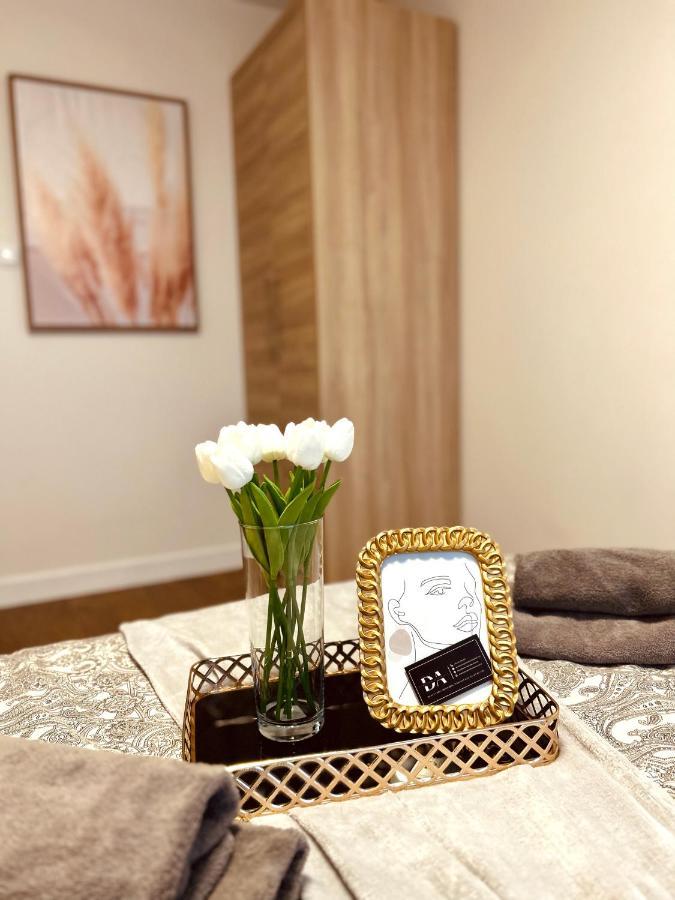 Downtown Apartments Presley Air-Conditioned Rzeszow Bagian luar foto